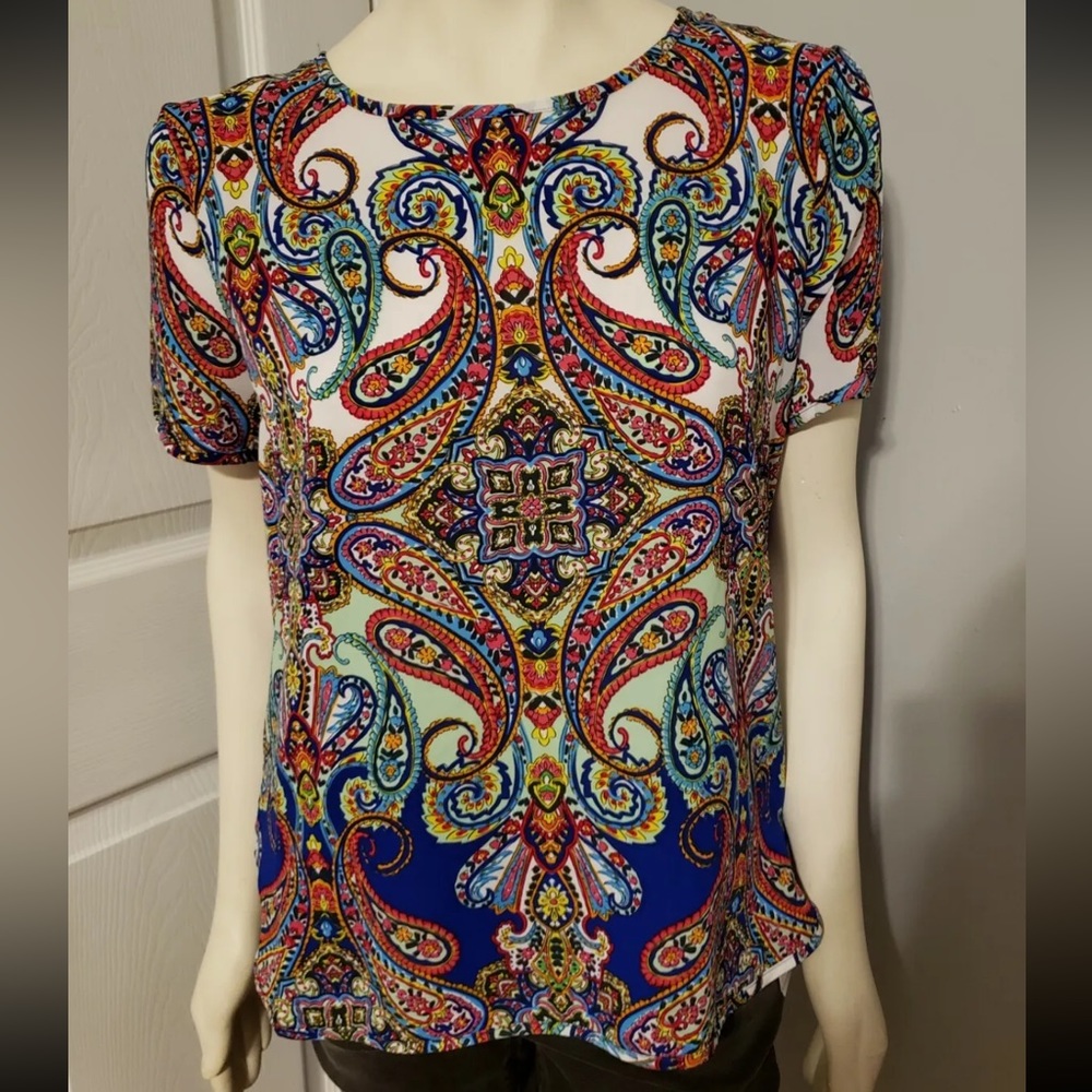 Investments Paisley Short Sleeve Silky Front Lightweight NWT Blouse